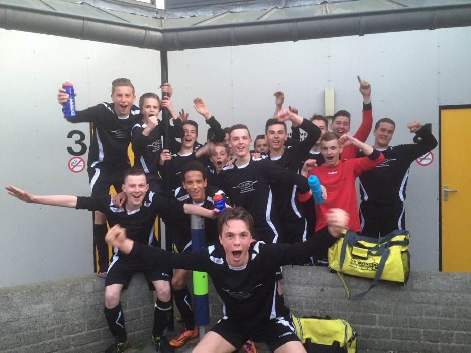 VVR/SDDL B1 stoomt door naar halve finale