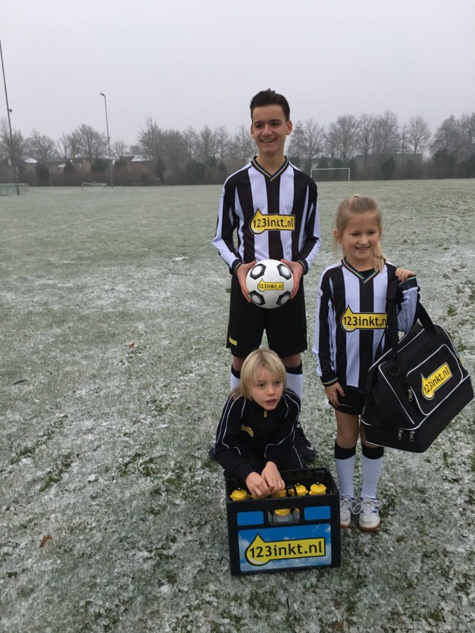 Sportkleding voor de jeugdleden van SDDL en VVR